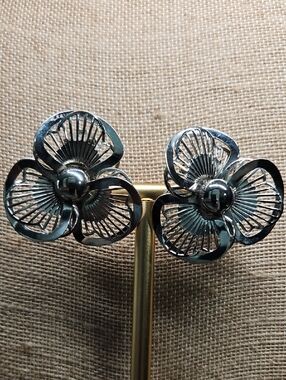 Silver Flower Petal Earrings - Elegant Women's Jewelry